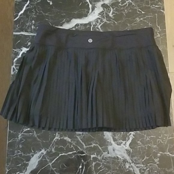 NWOT Lululemon Ruffle Black Skort 8